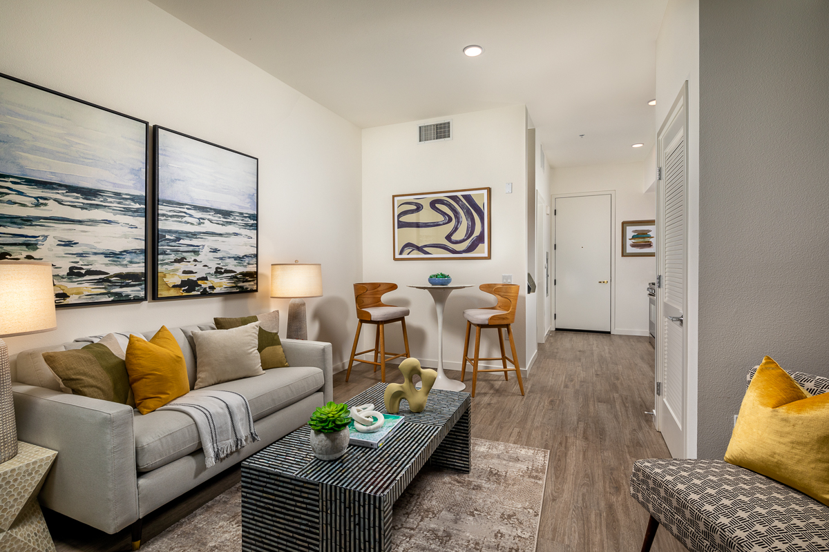 Magnolia_broadway_apartments_long_beach_Studio_livingroom